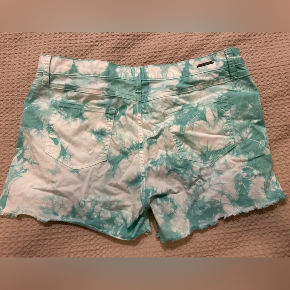 Carve designs tie dye shorts - Picture 2 of 3